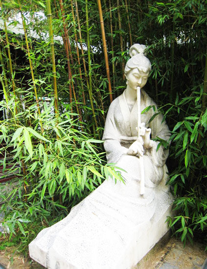图片：紫竹院竹林与雕像